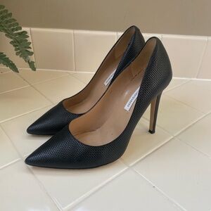 Diane Von Furstenberg Black Textured Heels.  Beautiful pattern,  great shape.